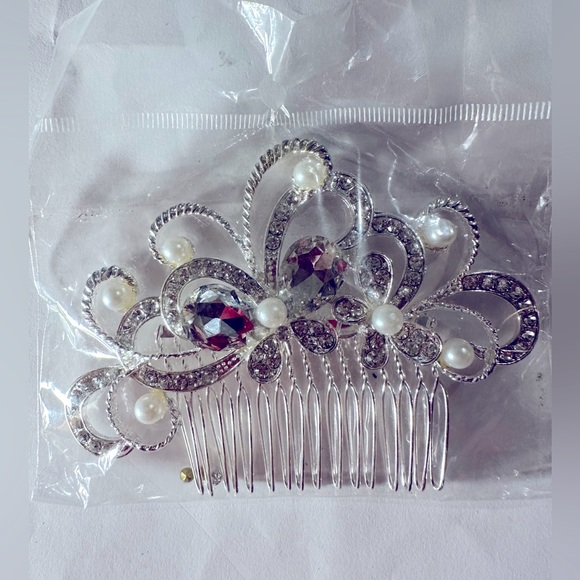 LARGE SILVER AND WHITE PEARL N RHINESTONE BUTTERFLY WEDDING PROM SLIDE HAIR COMB - Picture 4 of 5